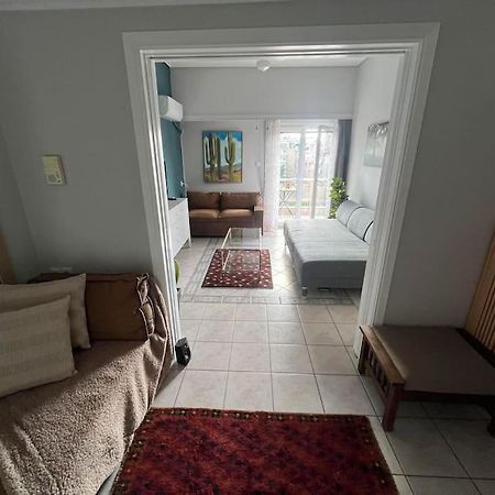 Maria'S Sunlit Apartment Piraeus Bagian luar foto