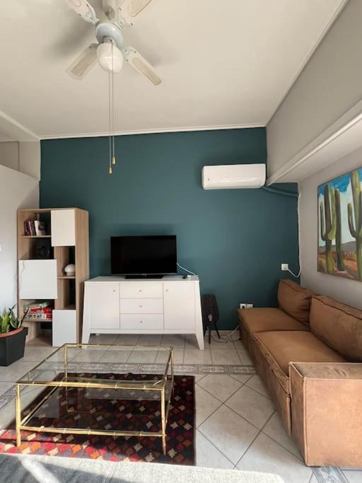 Maria'S Sunlit Apartment Piraeus Bagian luar foto