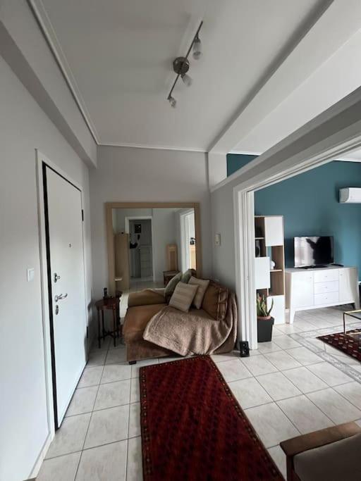 Maria'S Sunlit Apartment Piraeus Bagian luar foto